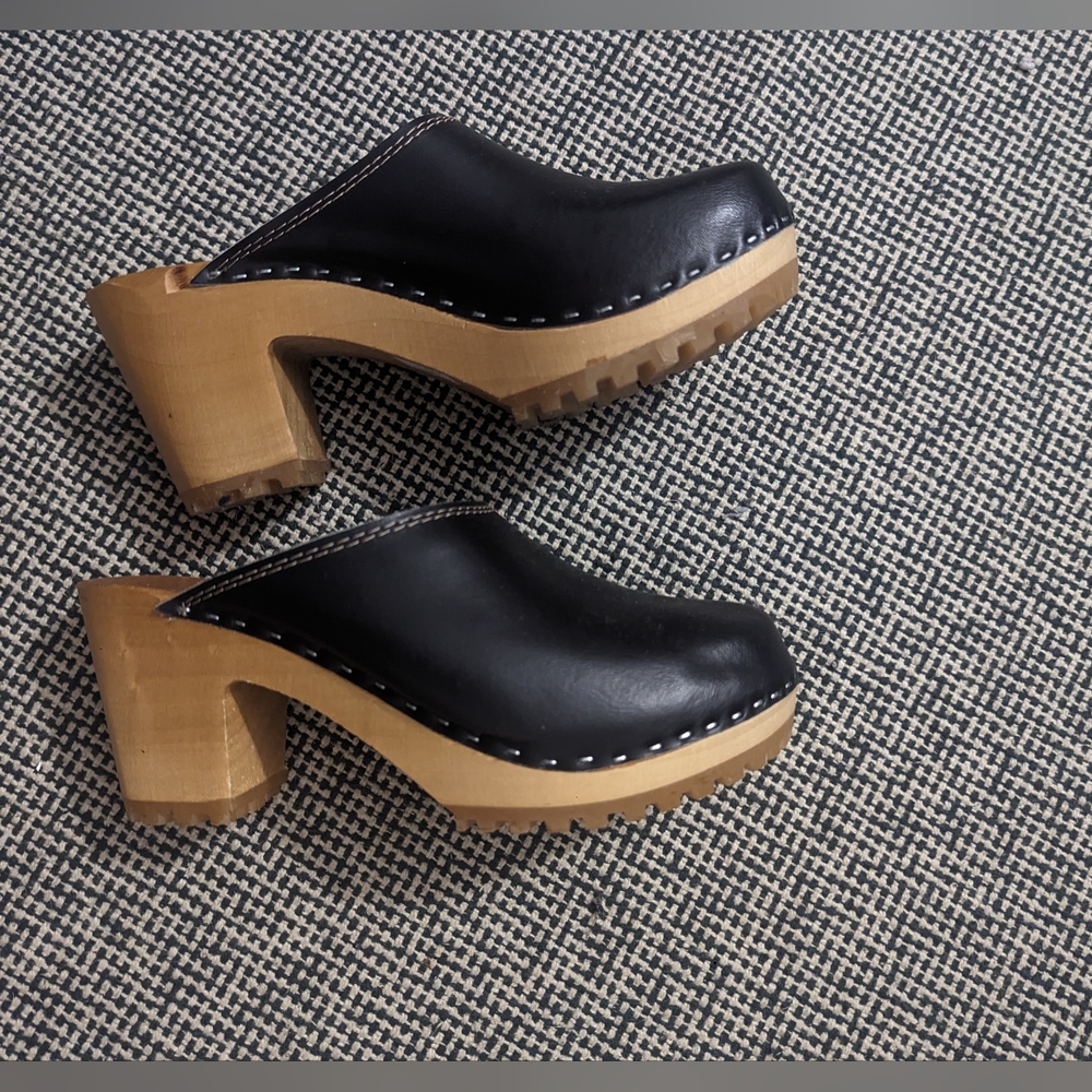 MUST HAVE! Wooden Platform Clogs - Like New